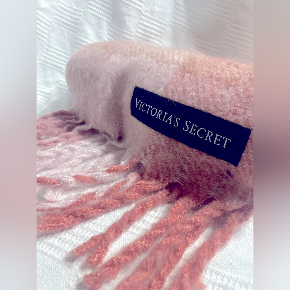 Victoria secret scarf 🧣 NWT